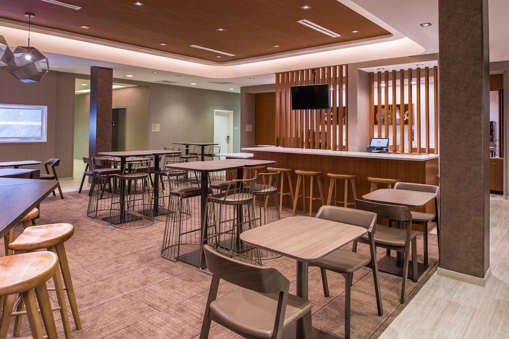 Springhill By Marriott Airport 3*